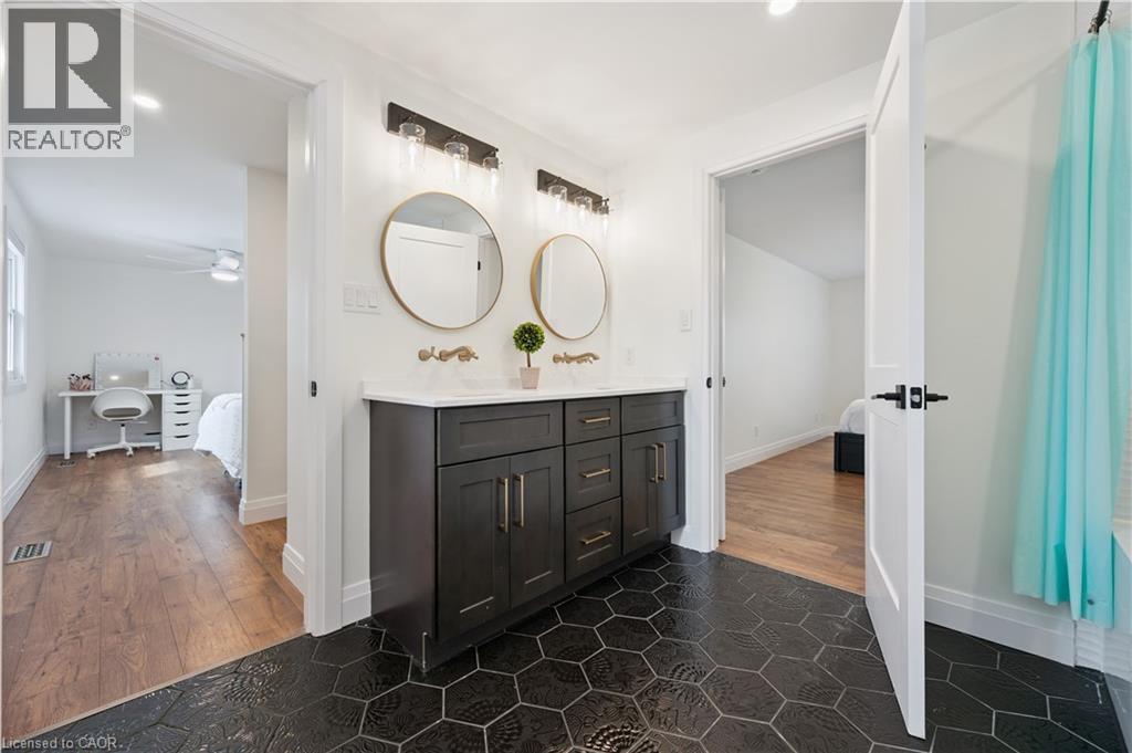 601 SANDRINGHAM Drive thumbnail 24