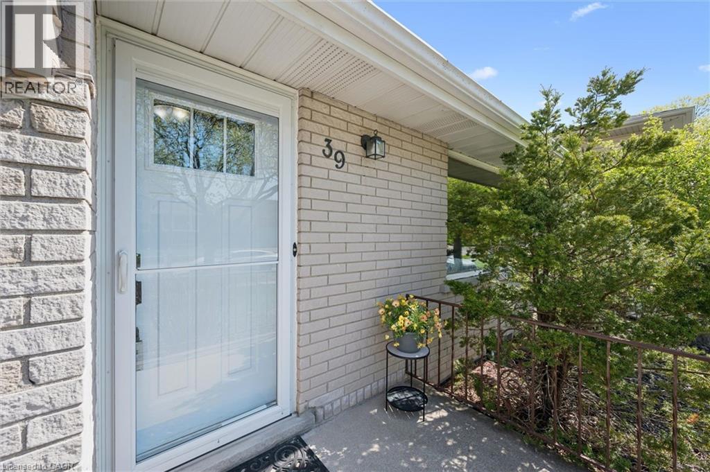 39 CHARLOTTE Crescent thumbnail 5