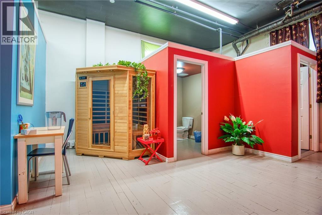 660 KING Street E thumbnail 19
