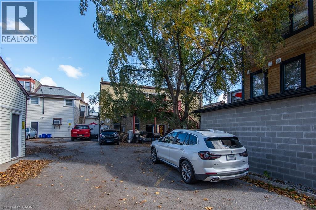 660 KING Street E thumbnail 4