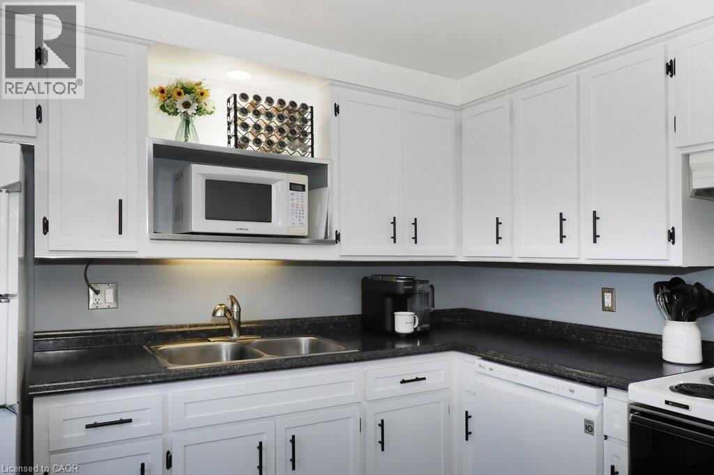 279 SANDOWNE Drive Unit# 32 thumbnail 13