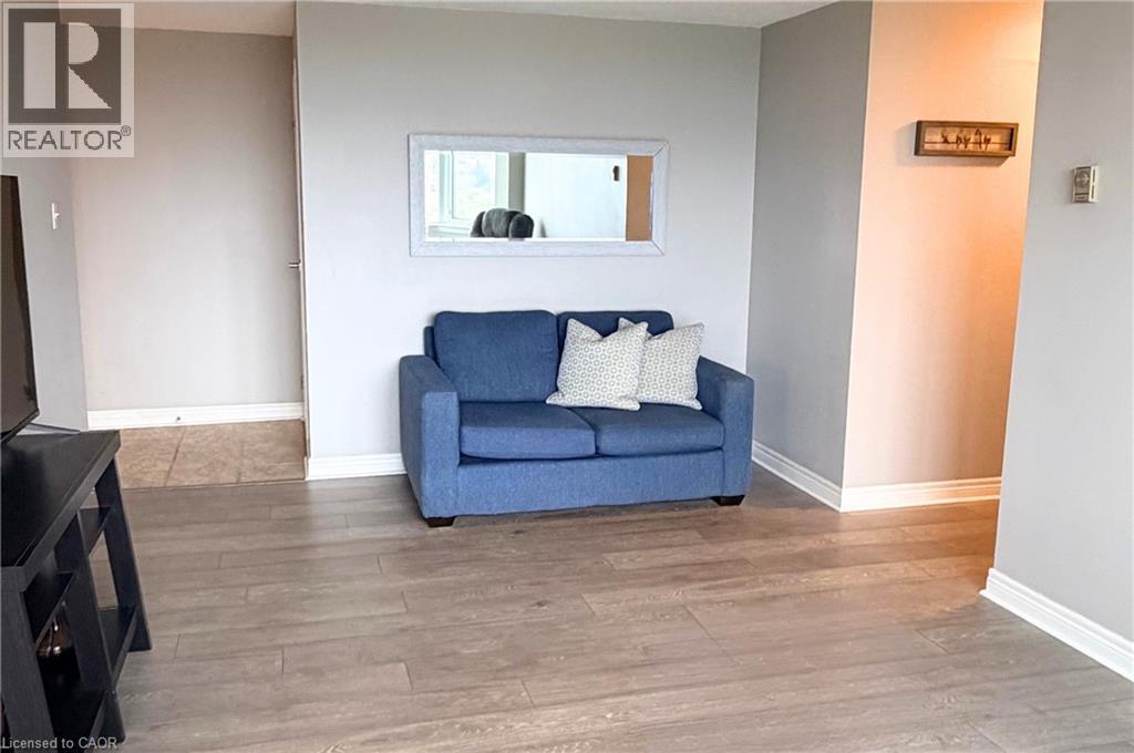 35 GREEN VALLEY Drive Unit# 1605 thumbnail 4