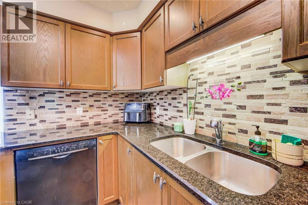 330 DEARBORN Boulevard Unit# 7 thumbnail 15