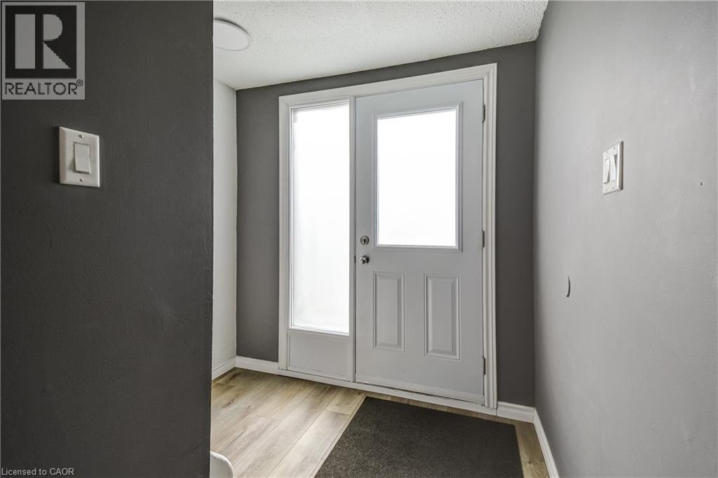 135 CHALMERS Street S Unit# 18 thumbnail 2