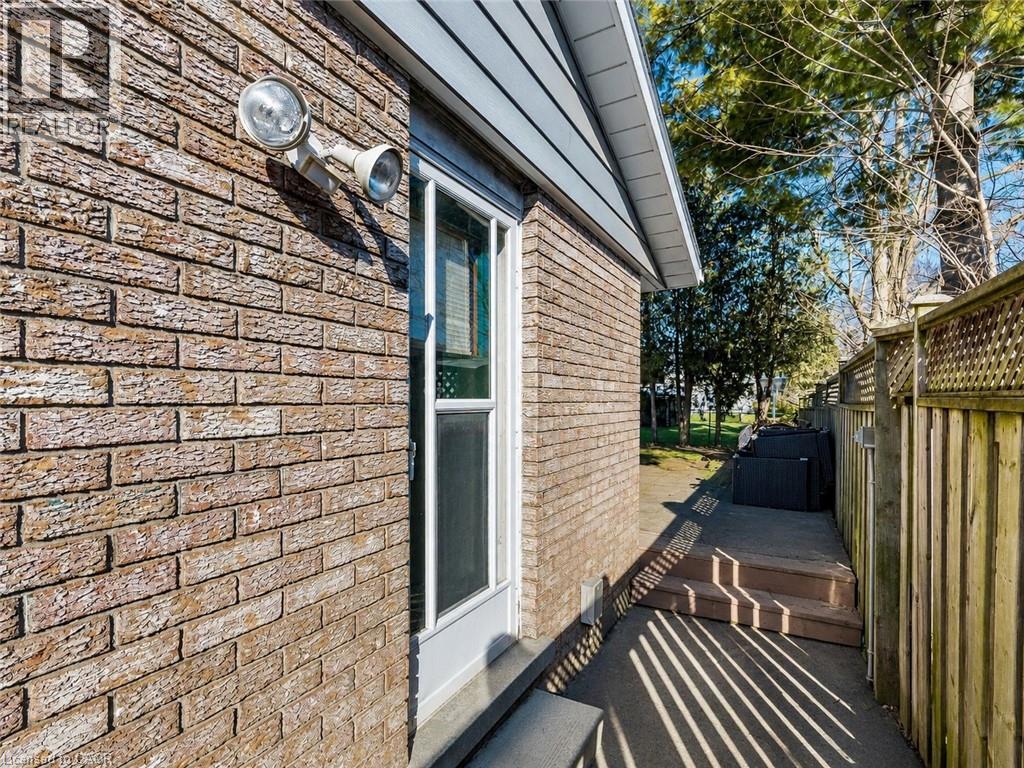 16 ALDERWOOD Crescent thumbnail 2