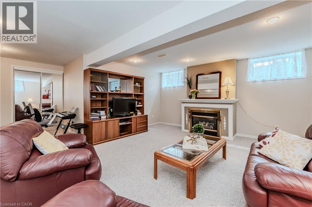 132 DAIMLER Drive thumbnail 31