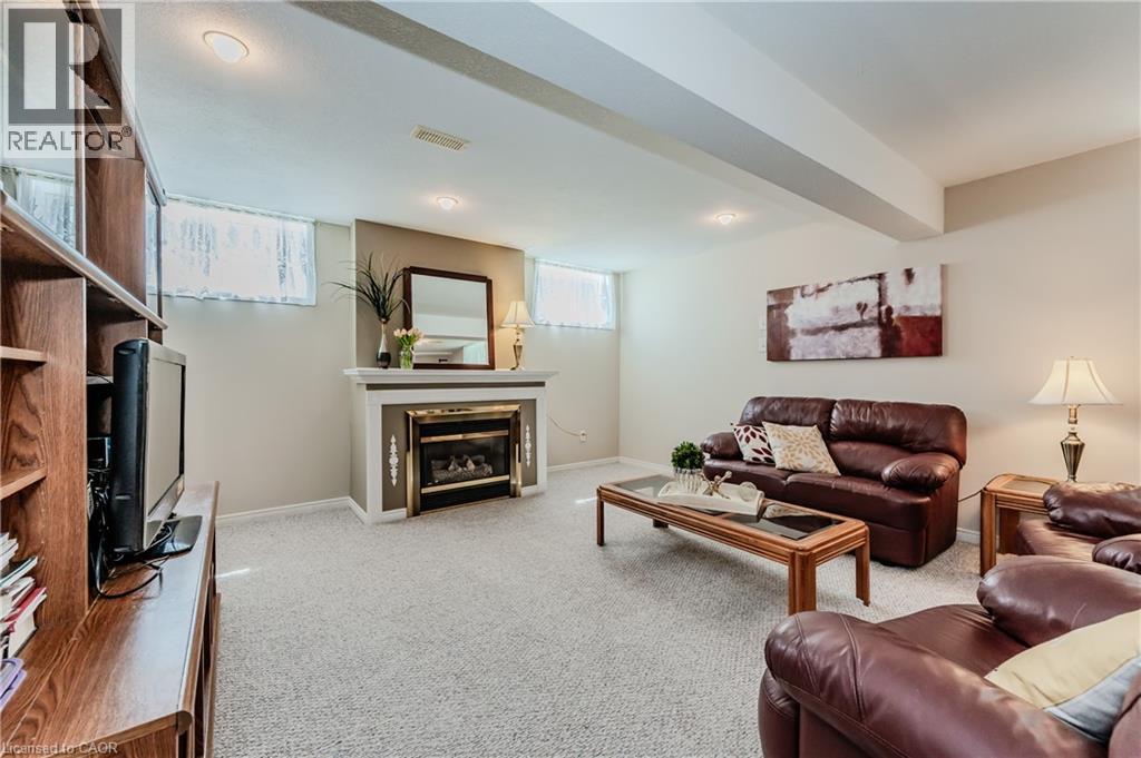 132 DAIMLER Drive thumbnail 32