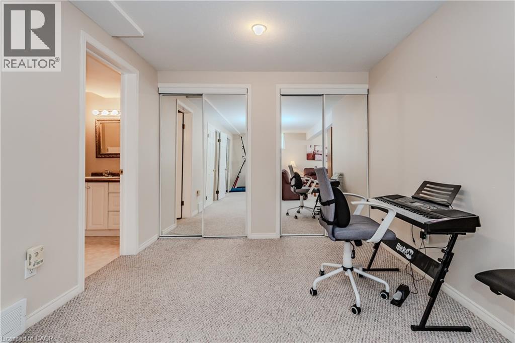 132 DAIMLER Drive thumbnail 34