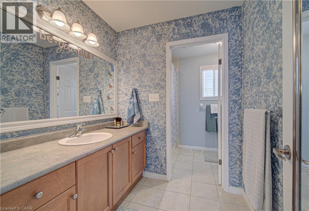 699 COMMONWEALTH Crescent thumbnail 20