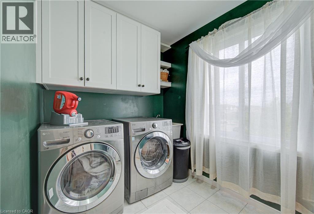 699 COMMONWEALTH Crescent thumbnail 21