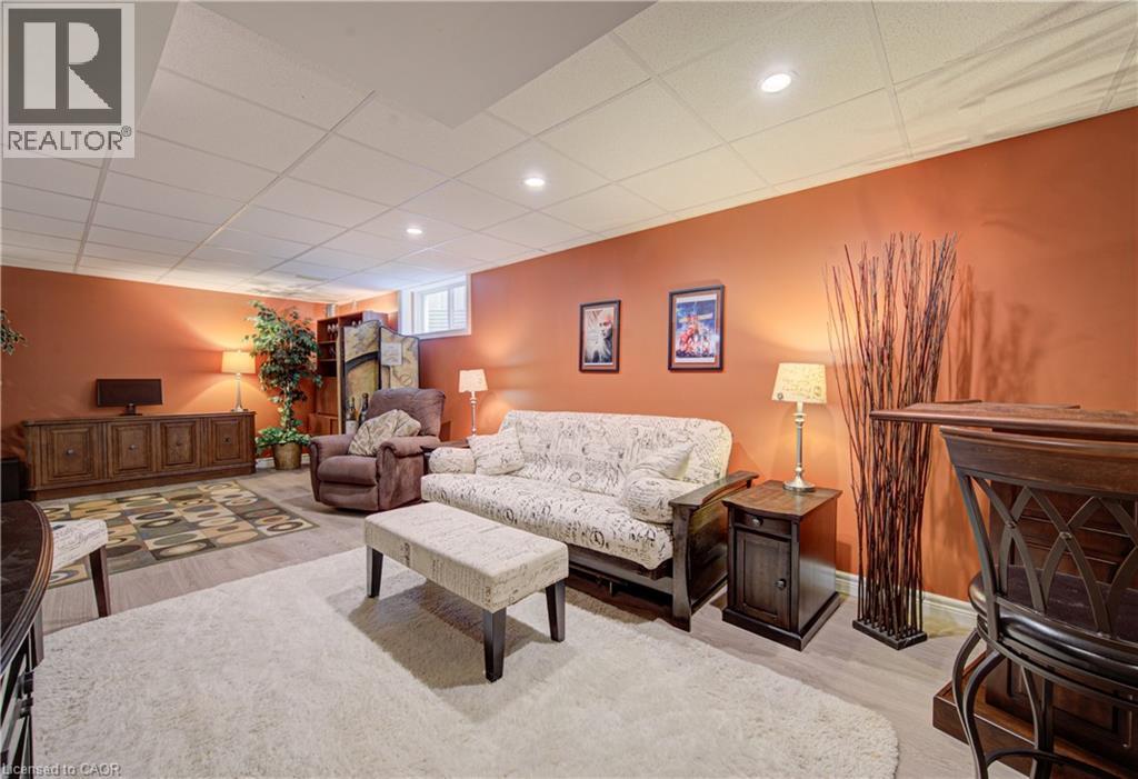 699 COMMONWEALTH Crescent thumbnail 22