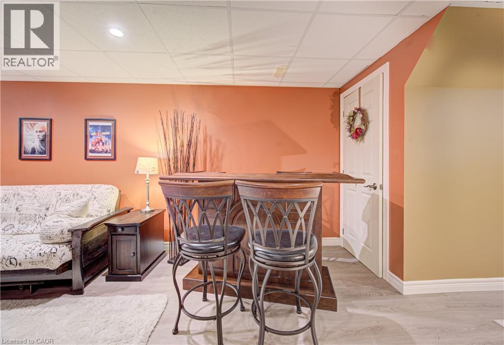 699 COMMONWEALTH Crescent thumbnail 23