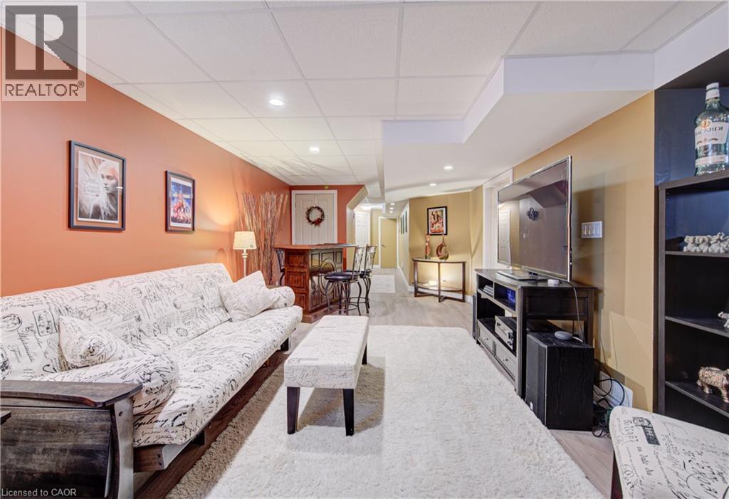 699 COMMONWEALTH Crescent thumbnail 24