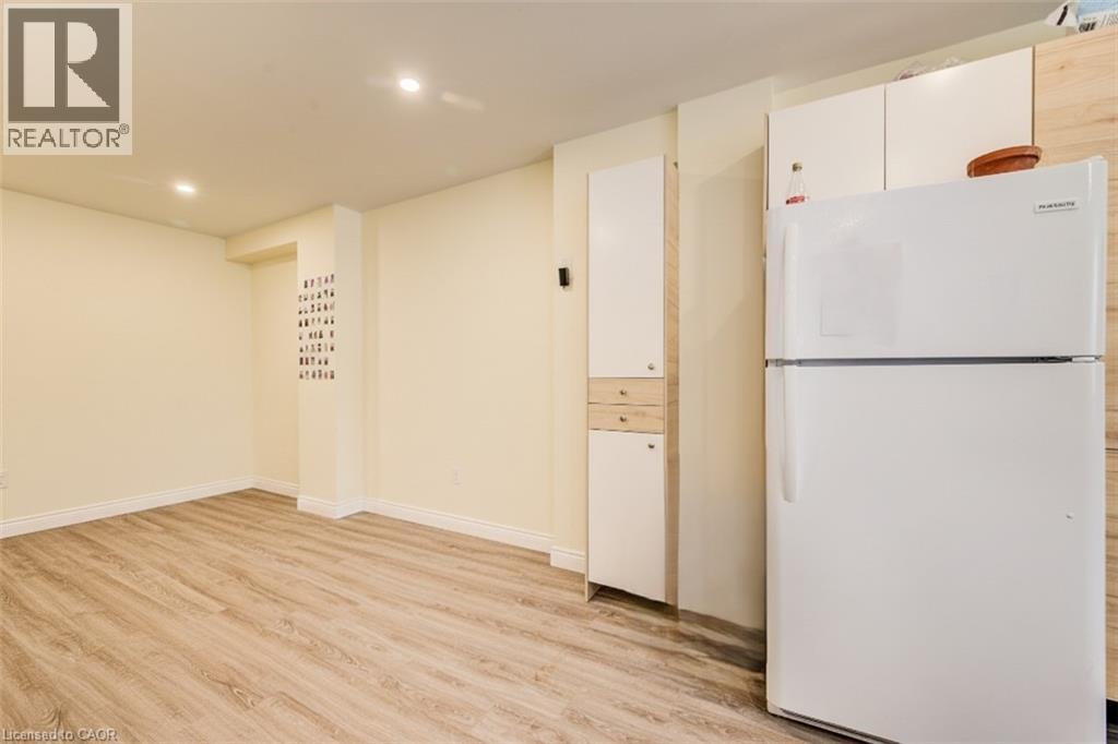 284 WESTCOURT Place thumbnail 9