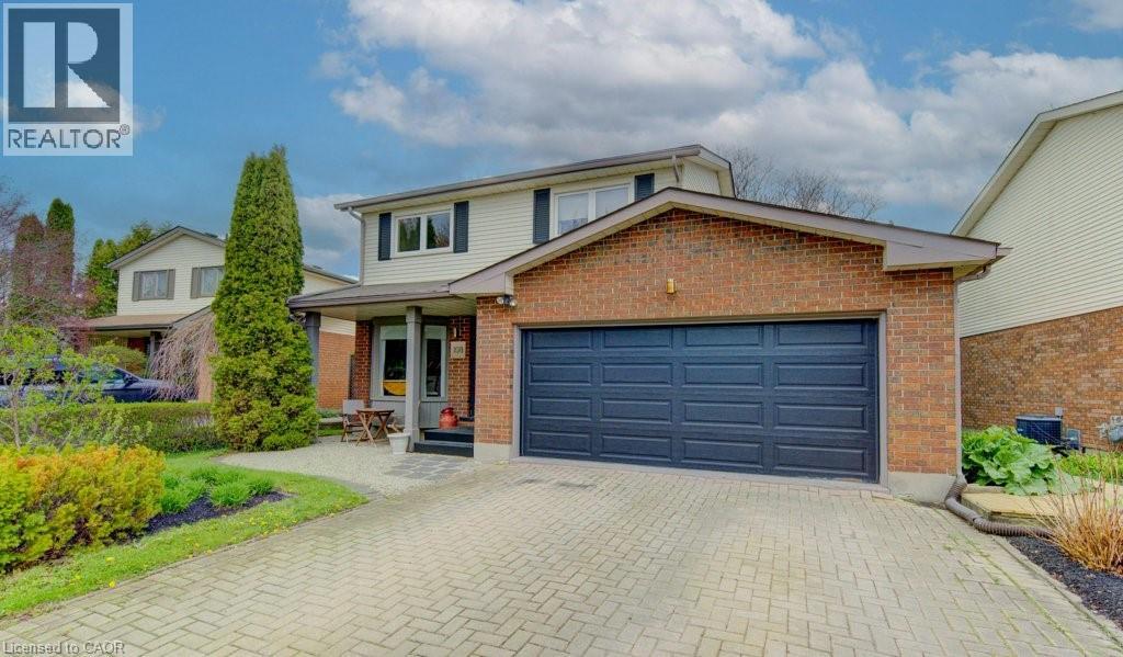 108 CLEARWATER Crescent thumbnail 3