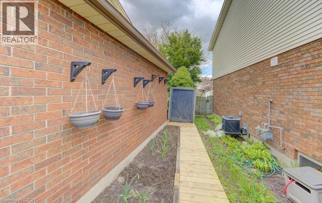 108 CLEARWATER Crescent thumbnail 38