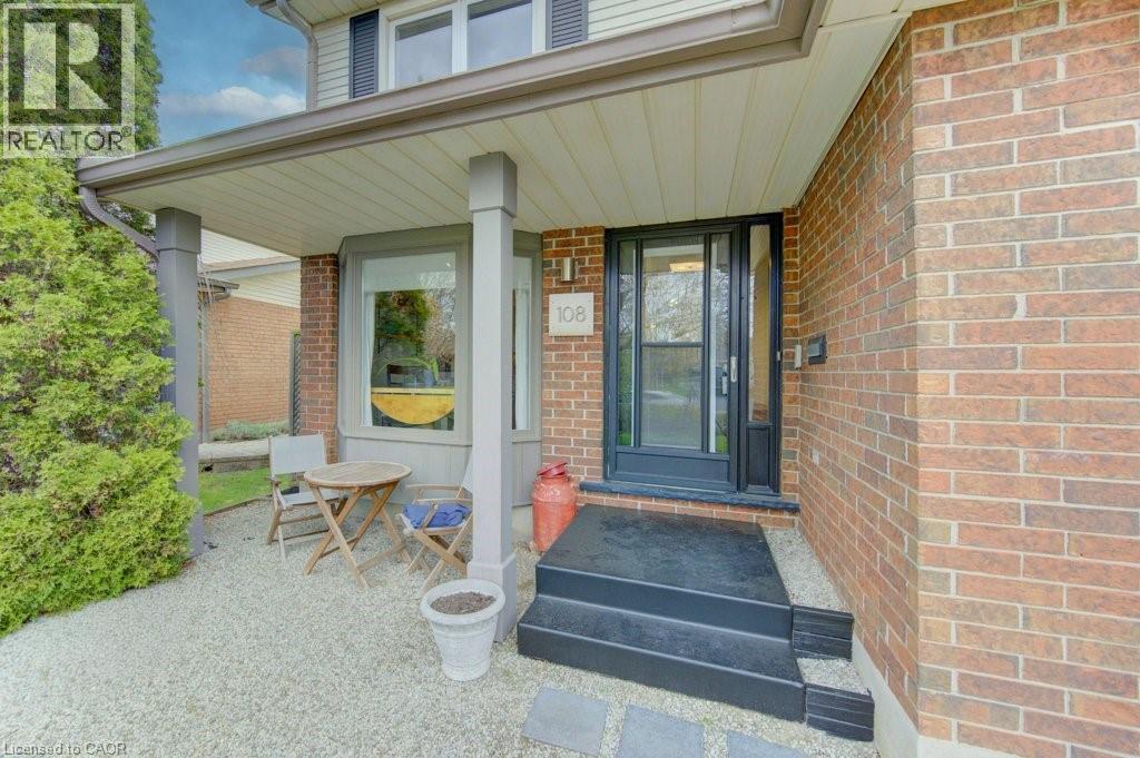 108 CLEARWATER Crescent thumbnail 4