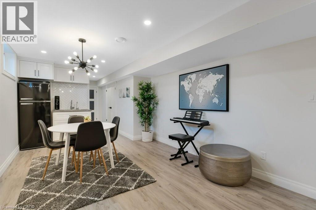 71 ROSSLINN Road thumbnail 27