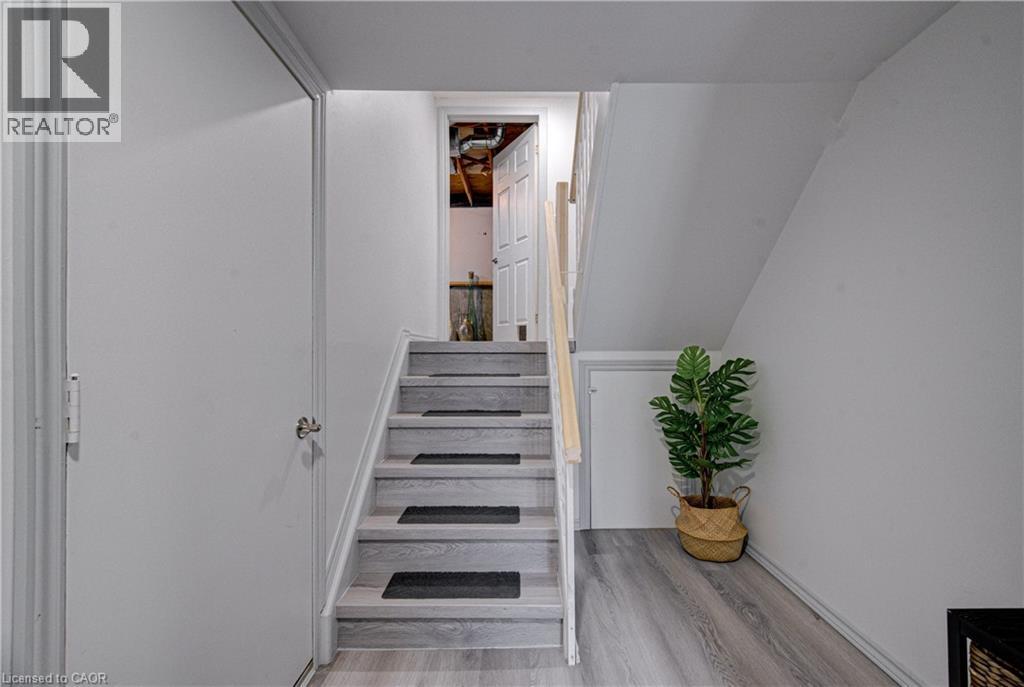 100 BLUEVALE Street N Unit# 22 thumbnail 4