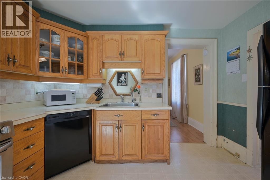 25 AHRENS Street W thumbnail 7