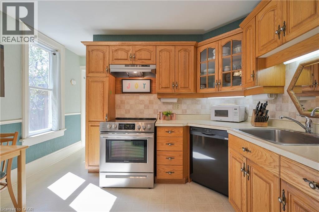 25 AHRENS Street W thumbnail 6