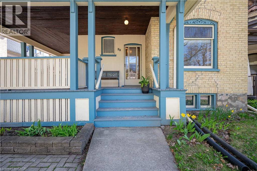 25 AHRENS Street W thumbnail 4