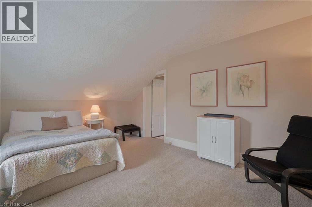 25 AHRENS Street W thumbnail 17