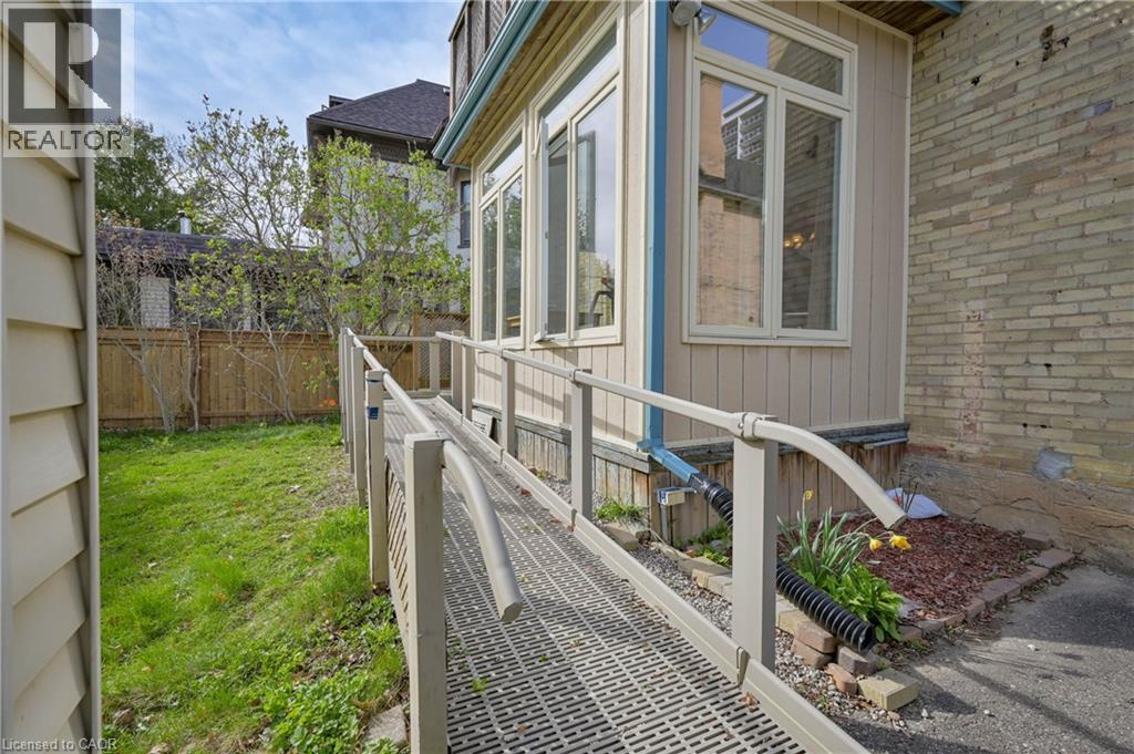 25 AHRENS Street W thumbnail 34