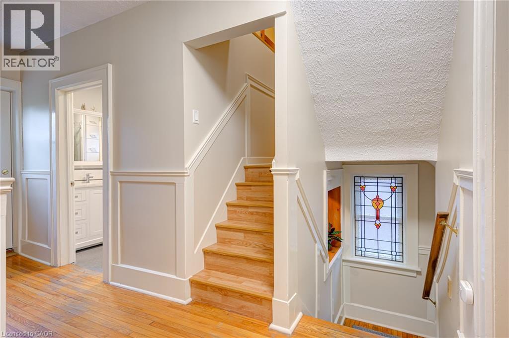 16 BORDEN Avenue N thumbnail 7