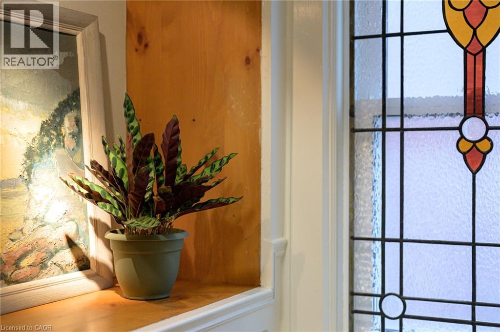 16 BORDEN Avenue N thumbnail 8