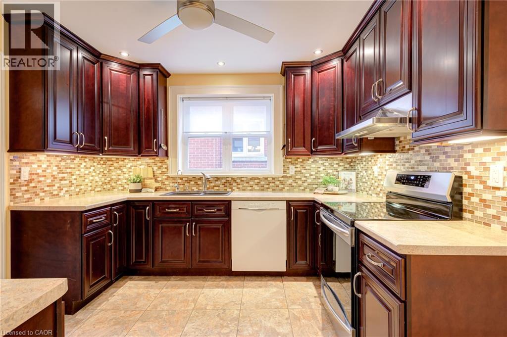 16 BORDEN Avenue N thumbnail 28