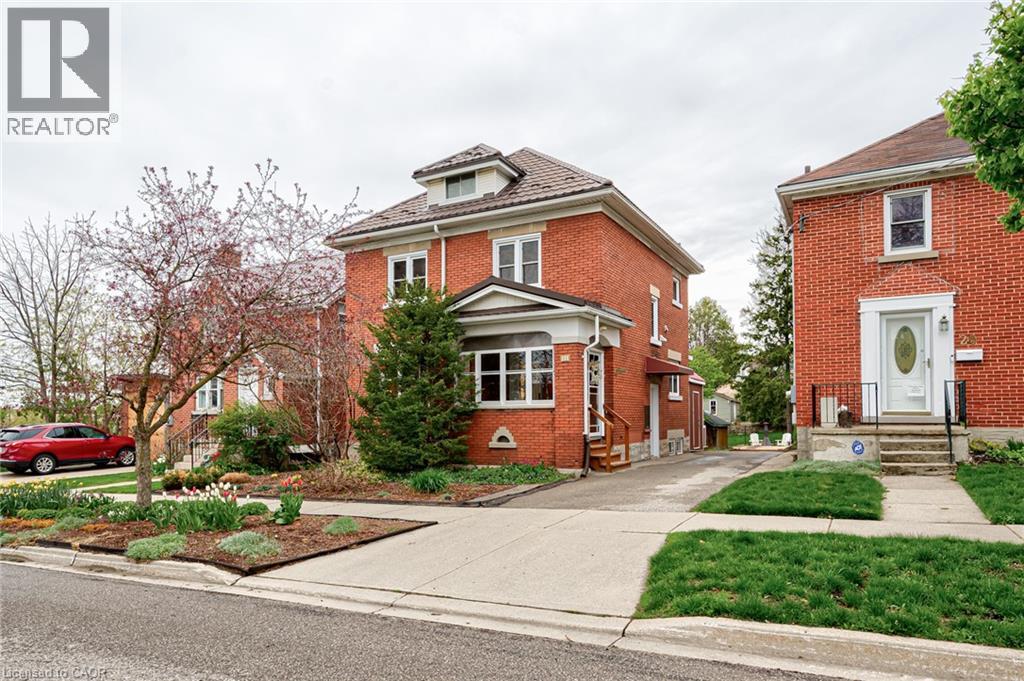 16 BORDEN Avenue N thumbnail 40