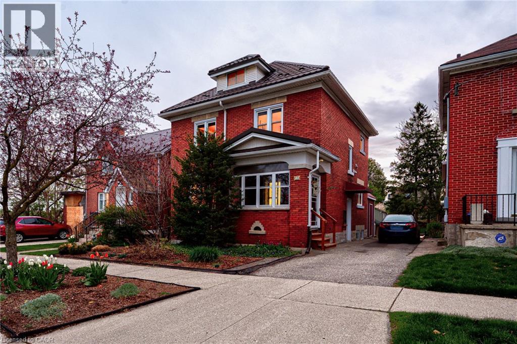 16 BORDEN Avenue N thumbnail 41