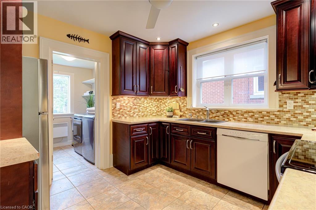 16 BORDEN Avenue N thumbnail 29