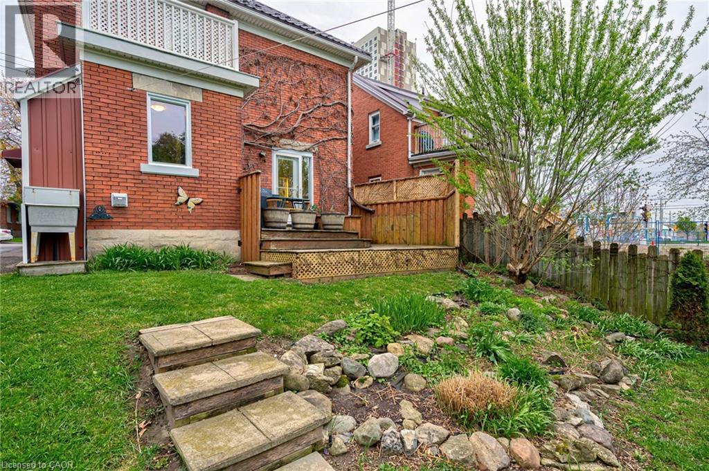 16 BORDEN Avenue N thumbnail 47