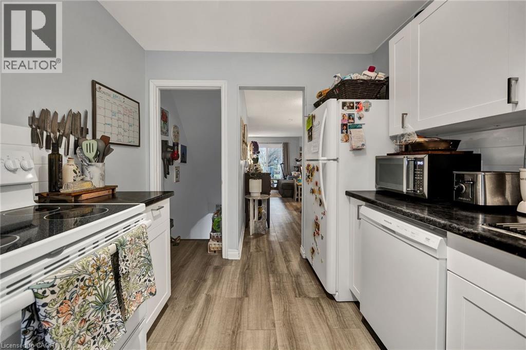 655 ALBERT Street Unit# C thumbnail 3
