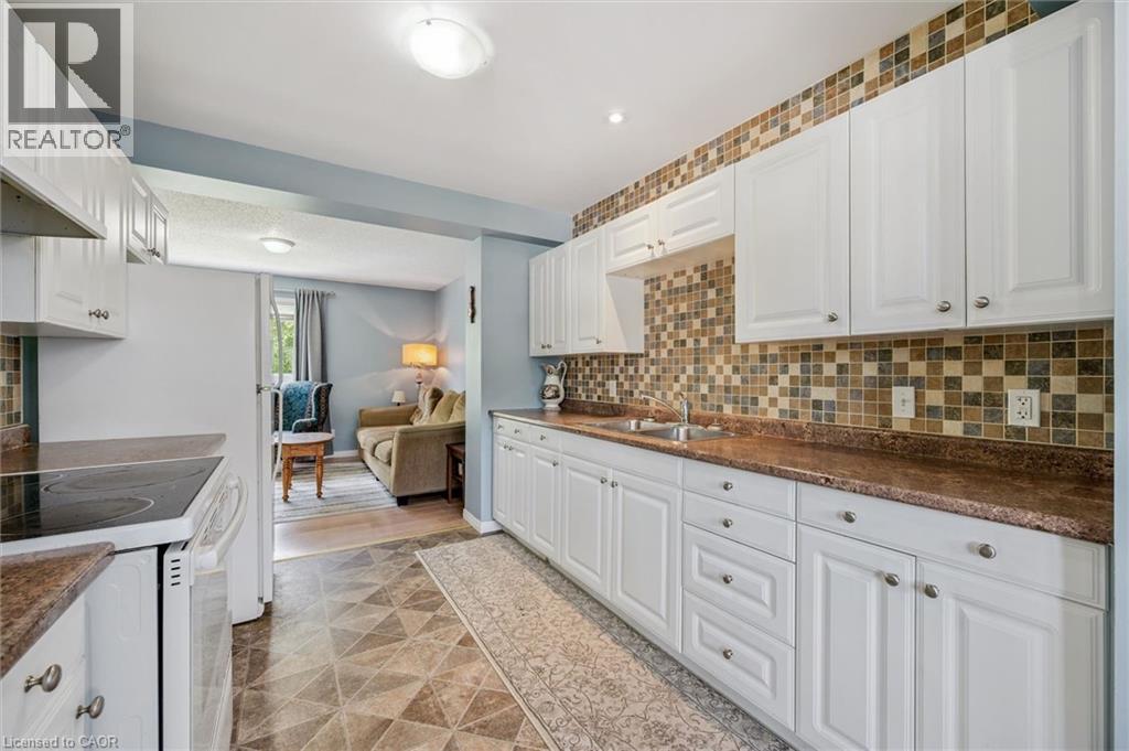 23 HOWE Drive Unit# 8 thumbnail 12