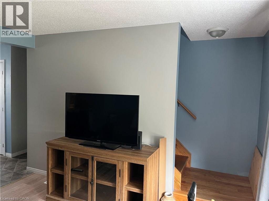 23 HOWE Drive Unit# 8 thumbnail 18