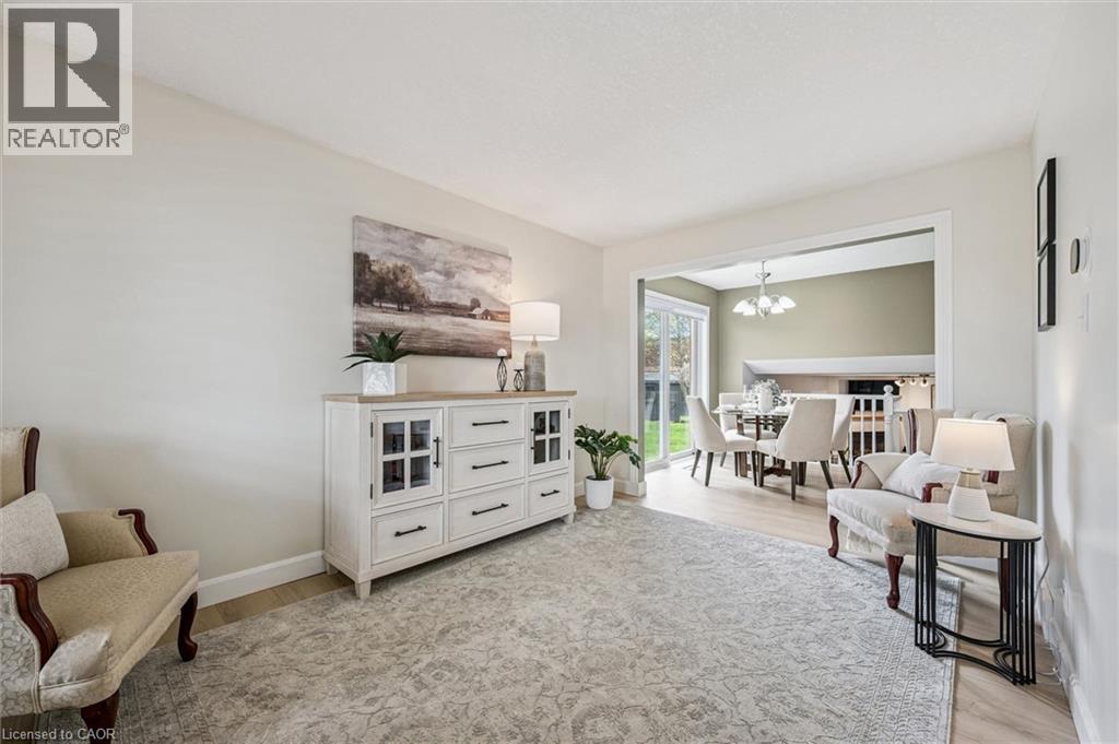 33 KINGFISHER Drive thumbnail 3