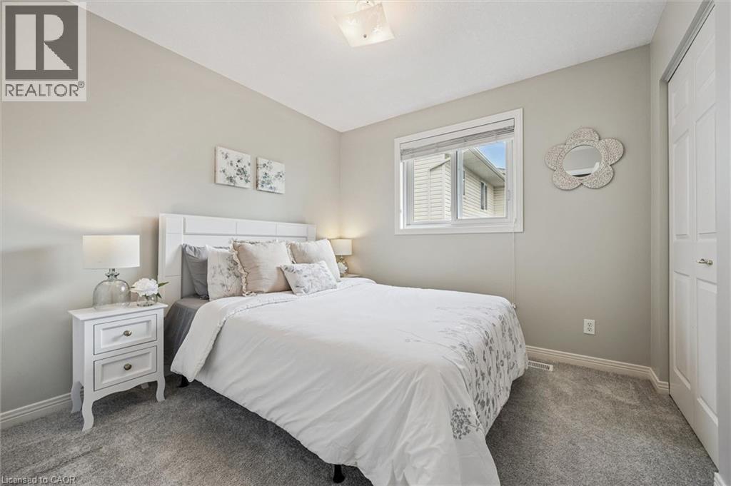 33 KINGFISHER Drive thumbnail 13