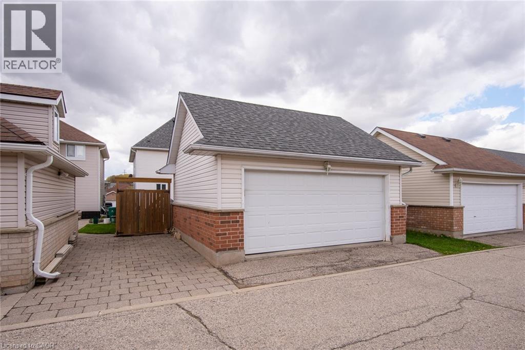 729 BRANDENBURG Boulevard thumbnail 33