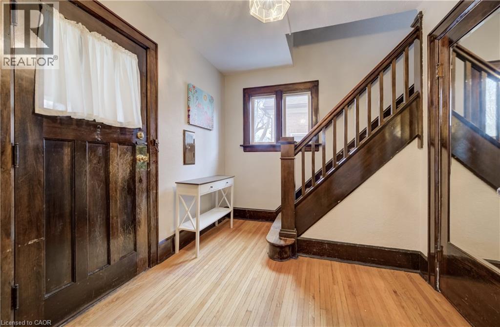 94 STIRLING Avenue N thumbnail 3