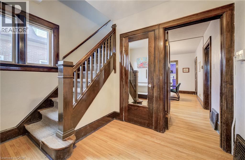 94 STIRLING Avenue N thumbnail 4