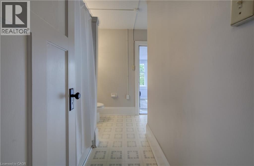 94 STIRLING Avenue N thumbnail 19