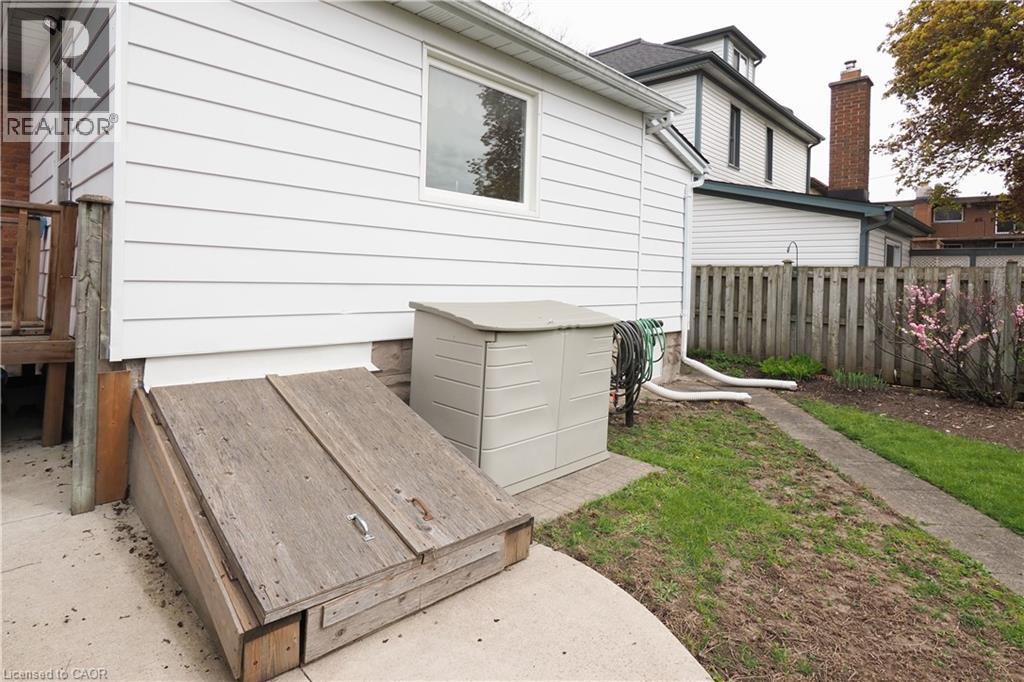 373 GARDEN Street thumbnail 35