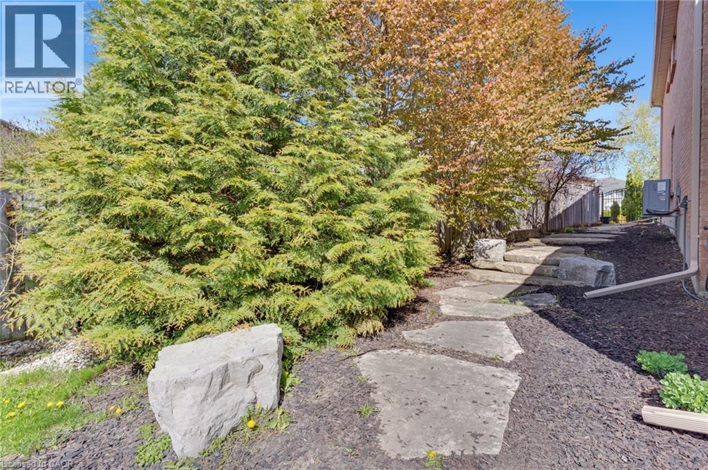 667 BURNETT Avenue thumbnail 14