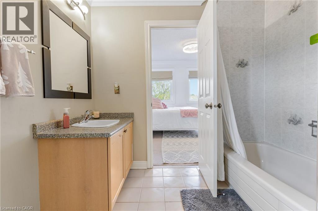 667 BURNETT Avenue thumbnail 41