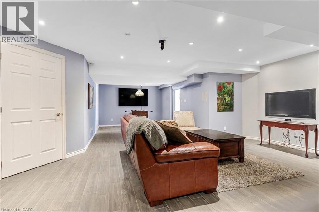 667 BURNETT Avenue thumbnail 46
