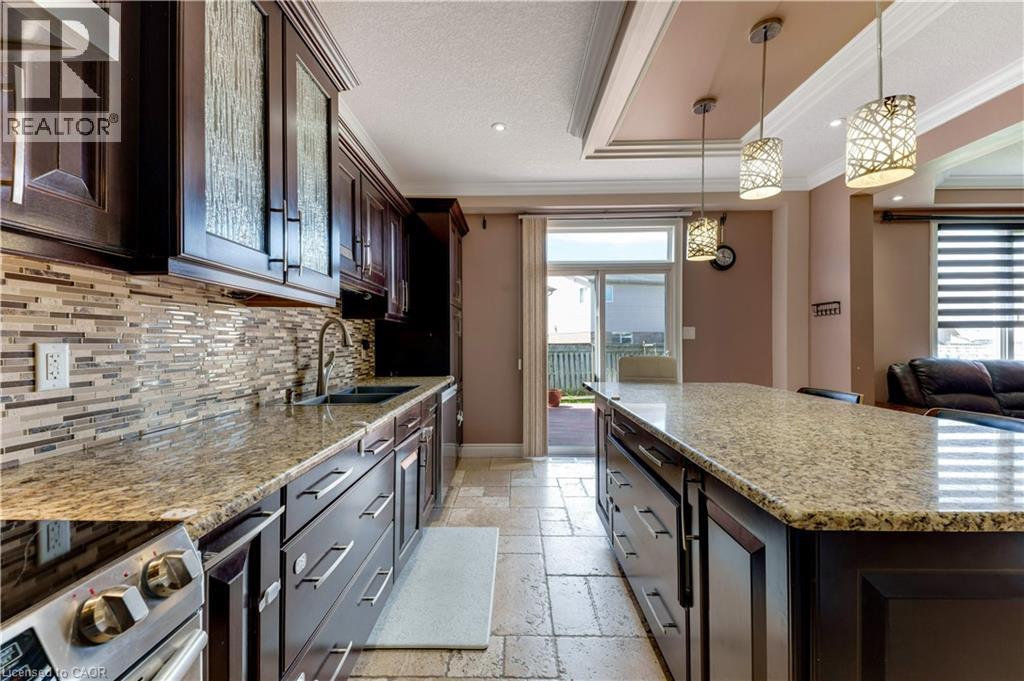 437 BEAUMONT Crescent thumbnail 11