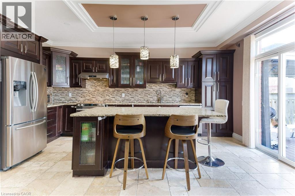 437 BEAUMONT Crescent thumbnail 13